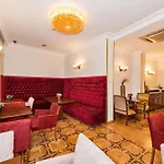Hotel Santa Hill 3*