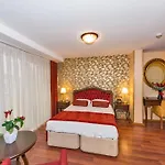 Santa Hill Hotel