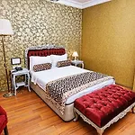 Santa Hill Hotel